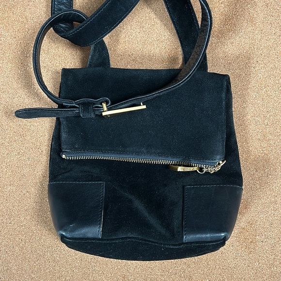 Vintage Women’s by Sharif Black Suede Leather Hold Hardware Folded Crossbody Bag - Picture 4 of 16